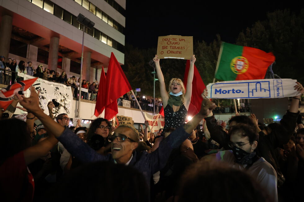Manifestação pela habitação no Porto