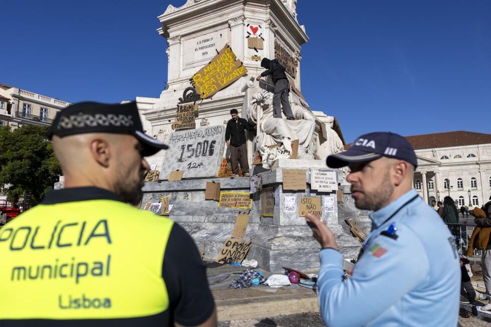 Agentes da PSP e da Polícia Municipal na Praça do Rossio, durante os protestos