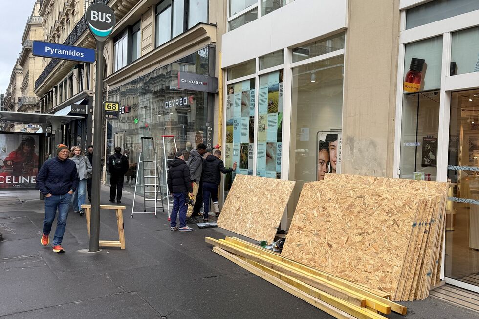 Lojas preparam-se para os protestos em Paris