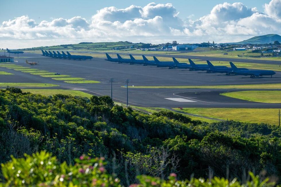 Aviões estacionados nas Lajes
