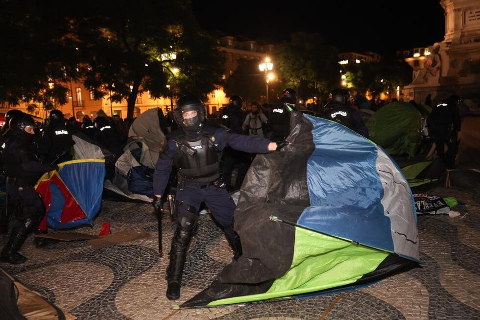 Tendas foram retiradas em Lisboa e no Porto