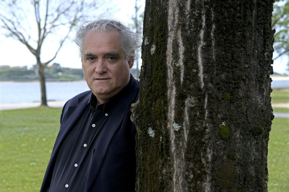 O escritor nasceu no Porto, há 59 anos, e publicou o seu primeiro livro de 1989