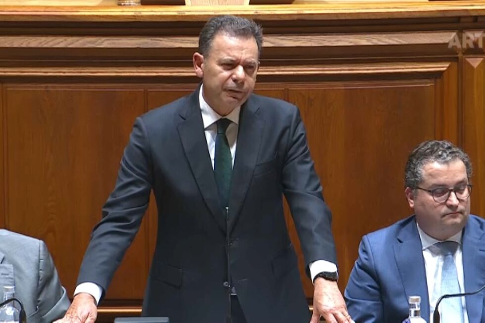 Primeiro-ministro acusa José Luís Carneiro de ordenar carga policial em 2023 para manifestações sobre crise da habitação