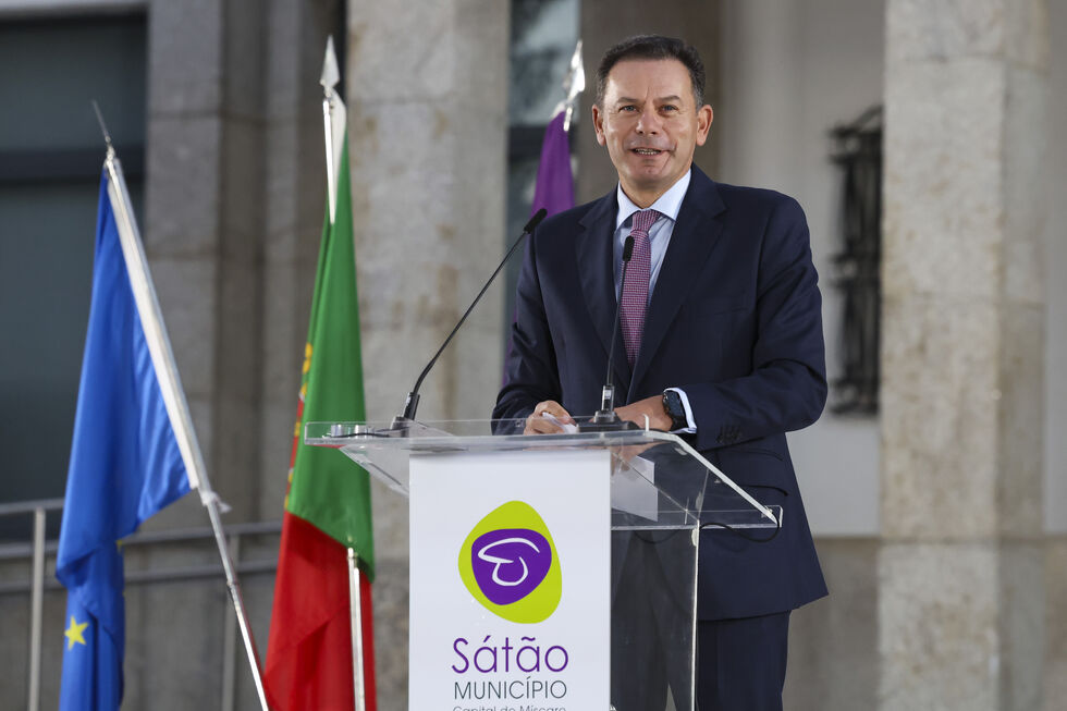 Montenegro disposto ao diálogo político avisa que a linha tem de ser a do Governo