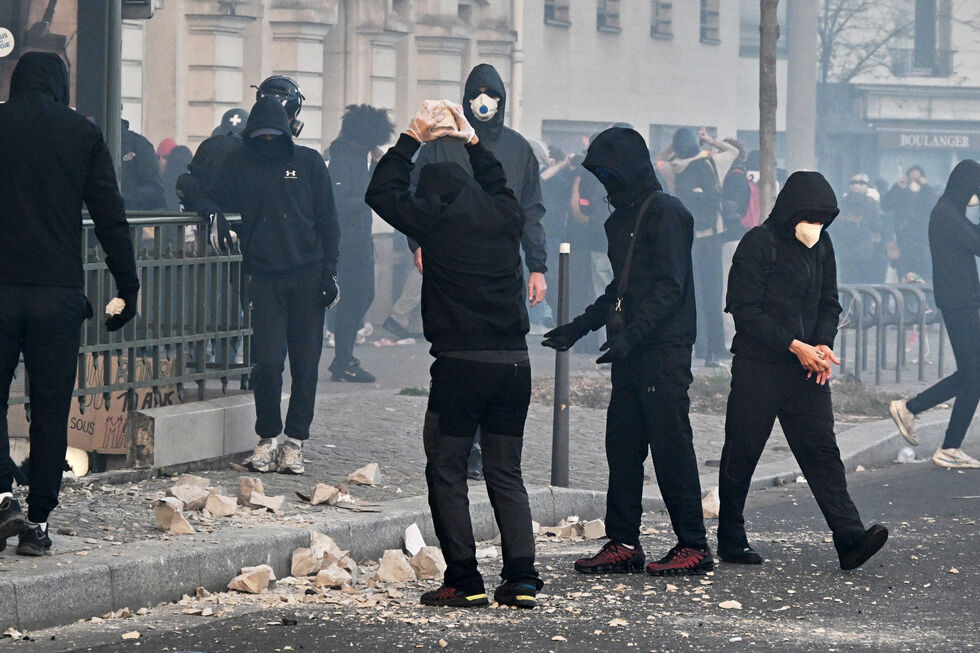Setenta mil pessoas em protesto em Paris com confrontos com a polícia
